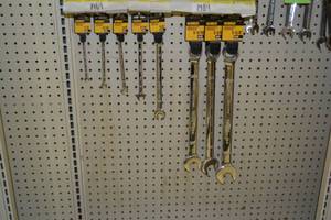 lot 1984 image: (8) DeWalt Standard Combination Wrenches