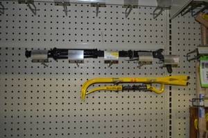 lot 1993 image: 19 Nail Puller and 3 Crow Bars