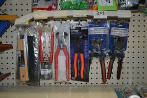 lot 2048 image: Lot of Tile Cutting Tools