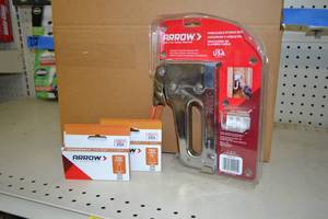 lot 2085 image: Arrow Wire  Cable Staple Gun w 4 Boxes Round Crown Staples