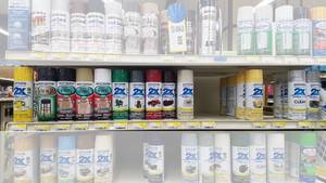 lot 809 image: Assorted Rustoleum, Valspar and More Spray Paint - Contents of Shelf - See Pics