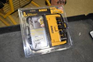 lot 494 image: DeWalt 5 Pieces Impact Holes Saw Kit 1-38 to 34