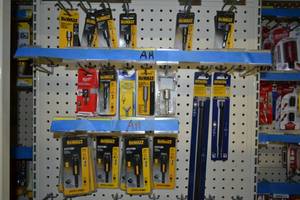 lot 530 image: Inventory of DeWalt and More Nut Drivers