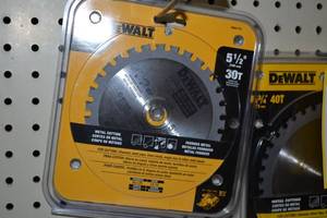 lot 569 image: DeWalt Ferrous Metal Cutting 5-12 Saw Blade