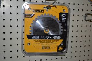 lot 571 image: DeWalt Ferrous Metal Cutting 5-12 Saw Blade
