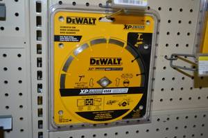 lot 566 image: DeWalt 7 Segmented Rim Concrete, Brick, Block Saw Blade