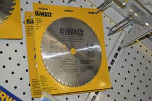 lot 617 image: (2) DeWalt Framing and Finishing 7-14 Saw Blades