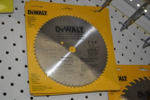 lot 586 image: (4) DeWalt 7-14 Iron  Steel and Non-Ferrous Cutting Saw Blades