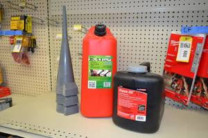 lot 661 image: 5.3 Gallon Gas Can, 12 Quart Oil Recycle Can and (3) Funnels