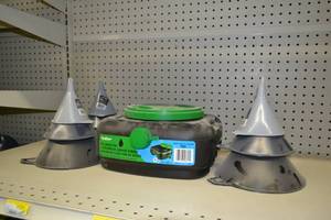 lot 670 image: 7 QT Oil Drain Pan w (9) Funnels
