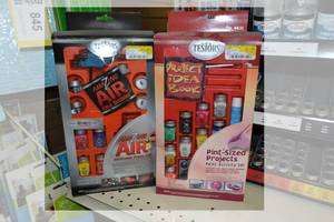lot 840 image: Testors Amazing Air Airbrush Kit and Paint Activity Kit
