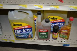 lot 727 image: Assorted Windshield De-Icer and Fuel Treatments