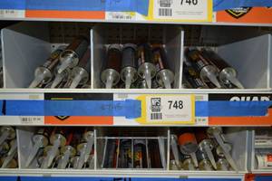 lot 748 image: (22) OSI Assorted Window, Door and Siding Sealant 10oz