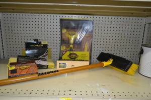 lot 1841 image: 6 pt. Lot of PaintStain Applicators - New