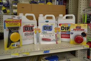 lot 1884 image: Zinsser DIF Wallpaper Removers & Tools