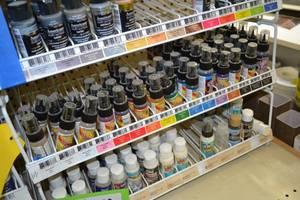lot 829 image: Shelf and Contents of Stained Glass Stain