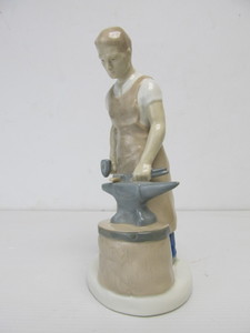 lot 10 image: Signed Vintage Porcelain Blacksmith wAnvil Porcelain Figurine