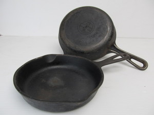 lot 13 image: Old Vintage Griswold & Wagner Cast Iron Skillets