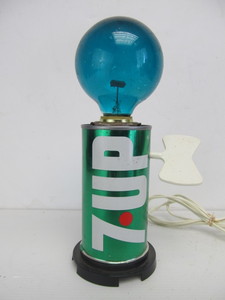 lot 19 image: Working Vintage 7UP Soda Advertising Display Lamp