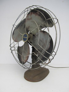 lot 26 image: Vintage Industrial King-Seeley SIGNAL Oscillating Fan 