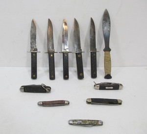lot 74 image: Group of Assorted Vintage Knives