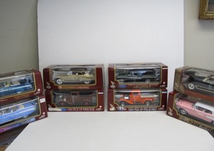 lot 49 image: Lot of 8 Mint In Box ROAD LEGENDS Diecast 118 Scale Classic Cars