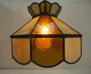 lot 156 image: Vintage Amber Slag Glass Hanging Parlor Lamp