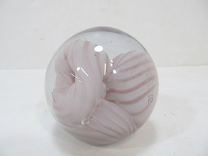 lot 168 image: Vintage Hand blown Art Glass Baby Pink Paperweight