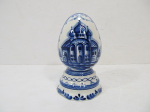 lot 175 image: Vintage GZHEL Hand Painted Large Porcelain Egg Russian Art