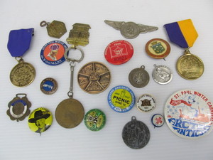 lot 109 image: Lot of Vintage Buttons Pins Medals etc