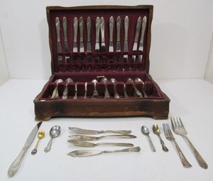 lot 179 image: Vintage & Antique Flatware wWooden Case
