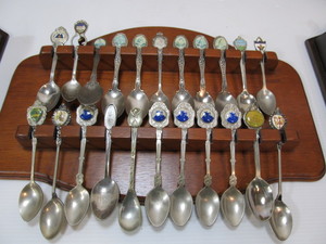 lot 191 image: LARGE Collection of Vintage Souvenir Spoons wRacks