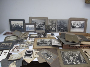 lot 215 image: LARGE Lot of Antique Photographs