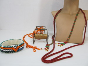 lot 241 image: Vintage WALCO Indian Bead Loom w Beaded Jewelry