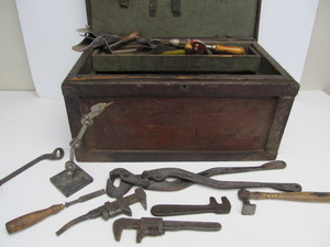 lot 3 image: Antique Carpenters Tool Chest wTools