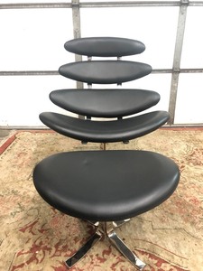 lot 5 image: Poul Volther for Erik Jorgensen EJ5 Corona Chair & Ottoman