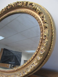 lot 255 image: Large Gilt Framed Oval Wall Mirror