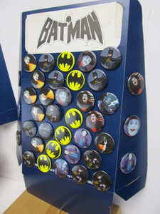 lot 265 image: Lot of 5 NOS Vintage 1989 Store Display BATMAN Movie Promotional Buttons