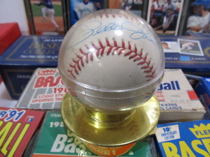 lot 276 image: Collection of Assorted Baseball Cards etc