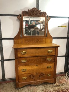 lot 6 image: Excellent Antique Solid Oak Dresser wMirror