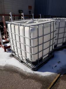 275 Gallon Plastic  Metal Tote