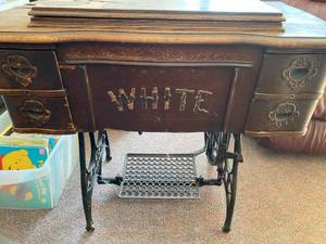 White Trundle Sewing Machine