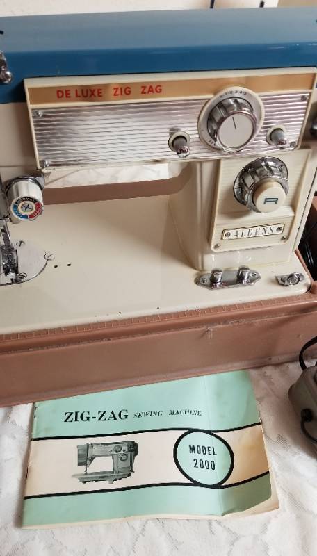 Aldens De Luxe Zig-Zag Sewing Machine Model 2000, Minneapolis On Line  Moving Auction * Jewelry ~ Furniture ~ Collectibles