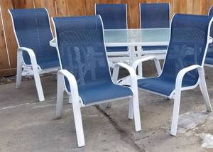 lot 60 image: Outdoor Dining Set  Oval Table with 6 Chairs