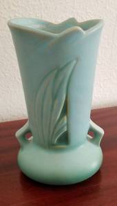 lot 80 image: Roseville Vase 780-6 Grass Blade Silhouette