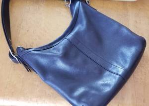 lot 141 image: Vintage Coach Handbag No. F25-9188