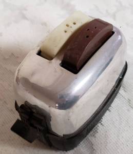 lot 110 image: Vintage Novelty Salt and Pepper Shakers