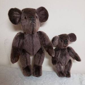 lot 119 image: Handmade Momma and Baby Teddy Bears
