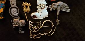 lot 10 image: Collection of 10 Cat Pins Brooches