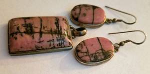 lot 5 image: Sterling Silver Black Veined Pink Quartz Pendant and Earrings Set